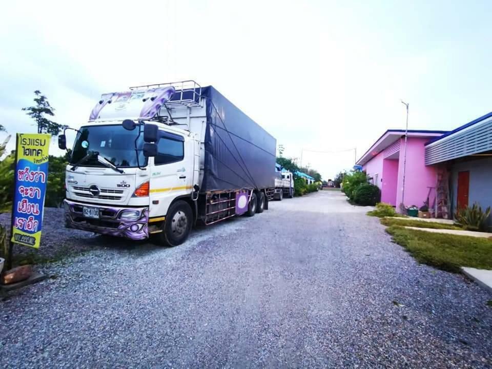 Hi Tech Resort Kabin Buri Exterior foto